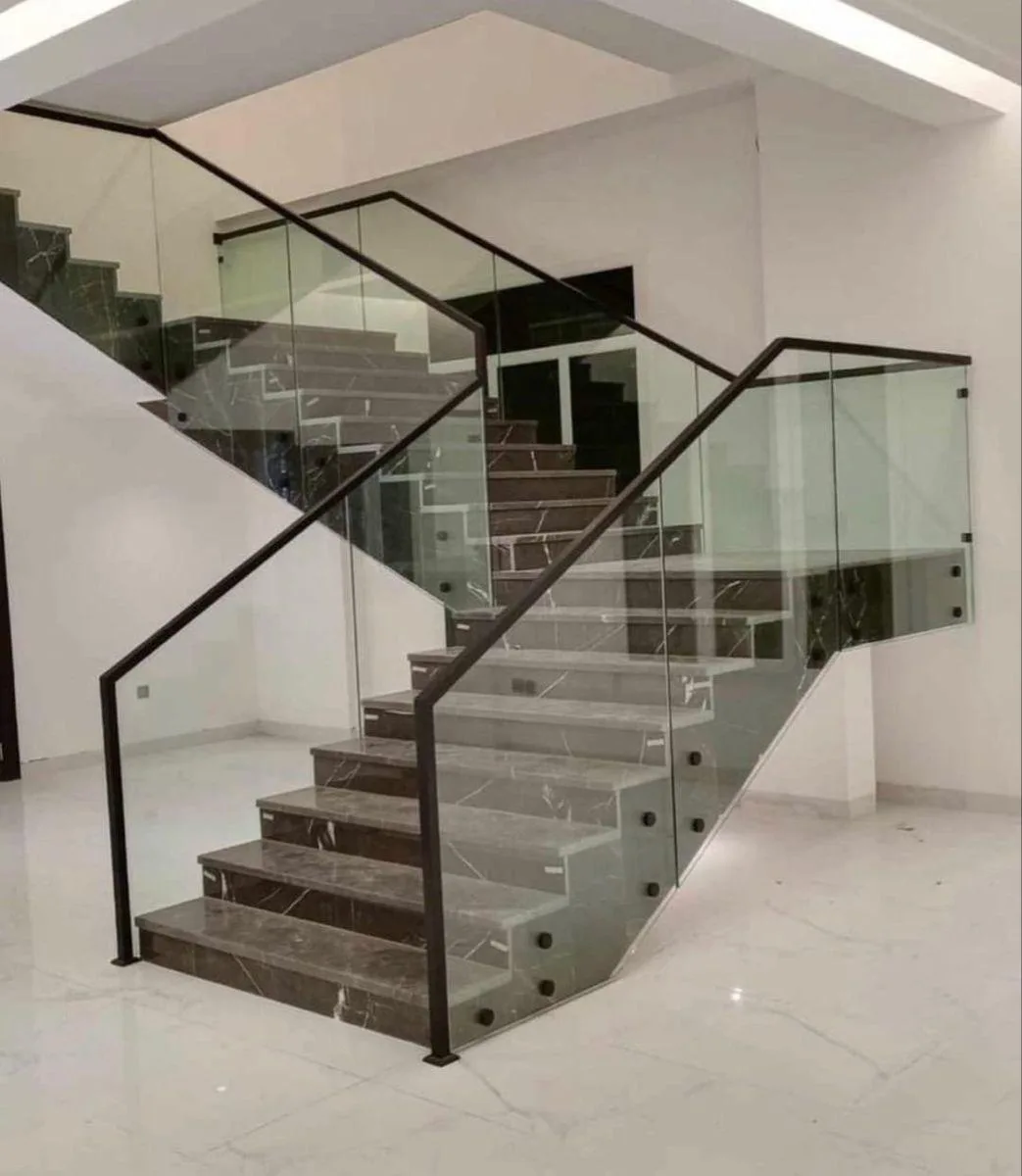 درابزينات زجاجية للدرج والشرف